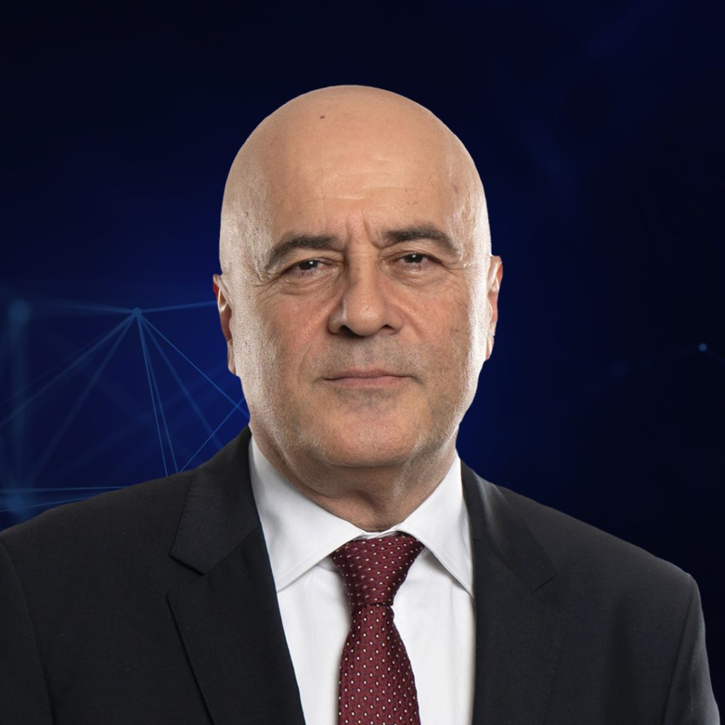 Servet Yıldırım - CNBC-e - Genel Yayın Yönetmeni